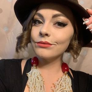 Meet your Posher, Danann